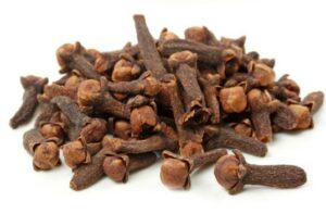 Znáte důvod, proč byste měli pravidelně žvýkat sušený hřebíček?