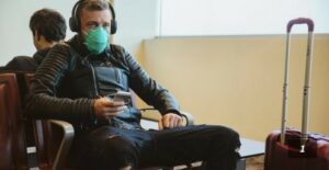 Podle epidemiologa koronavirus se zastavit nedá, Lze ale zamezit explozivní šíření