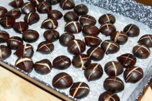 Máte rádi pečené kaštany? My vám poradíme, jak je udělat aby byly výborné a provoněly vás dům.