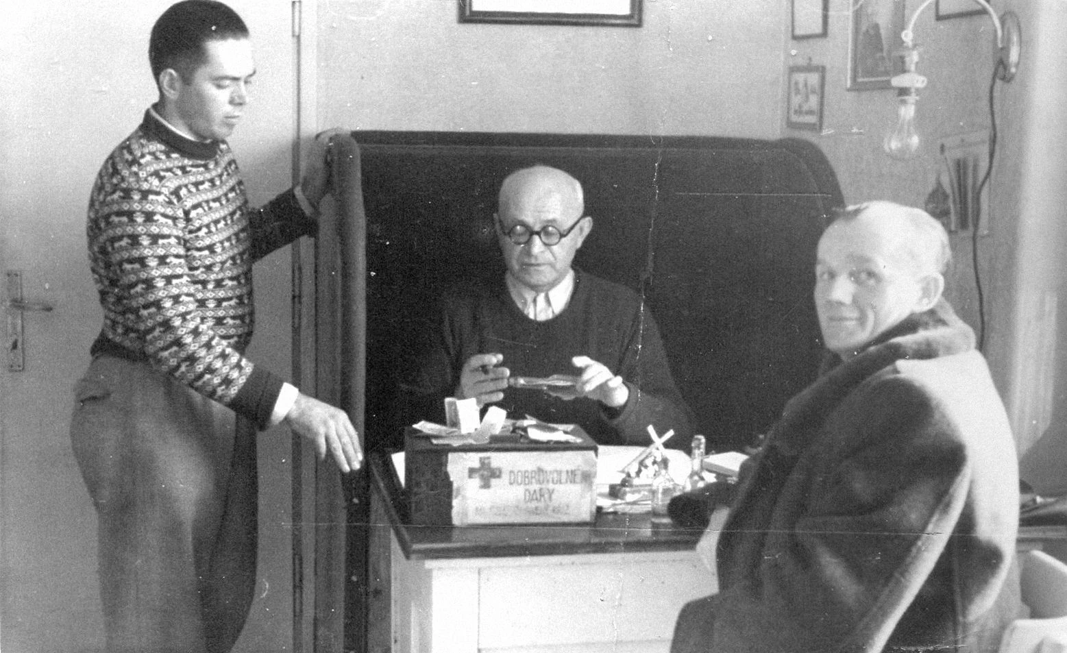 Jan Mikolášek: léčitel, nebo šarlatán?