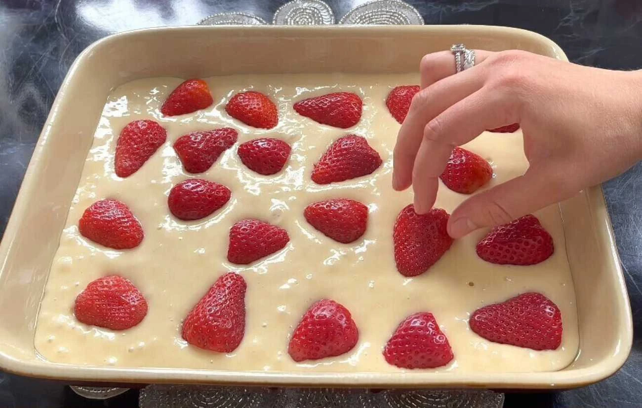 Jahodový jogurtový koláč