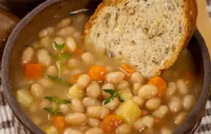 bramborová polévka s fazolemi