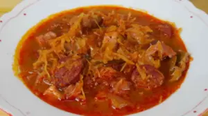 Tradiční zelňačka s klobásou