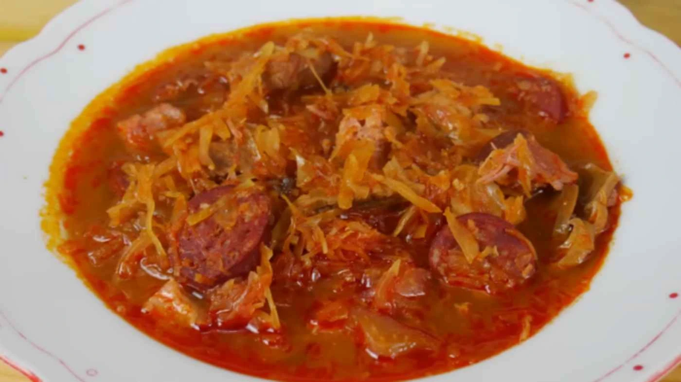 Tradiční zelňačka s klobásou