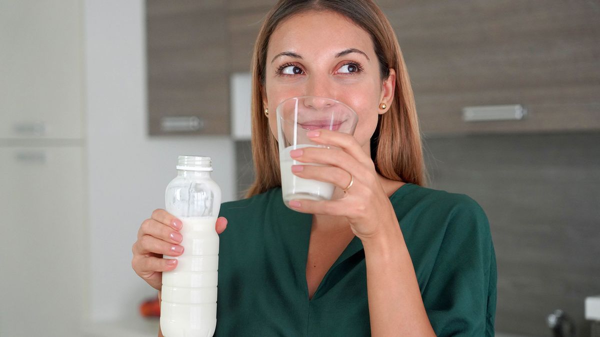 Fermentované potraviny na stole – kefír, kimchi, kysané zelí