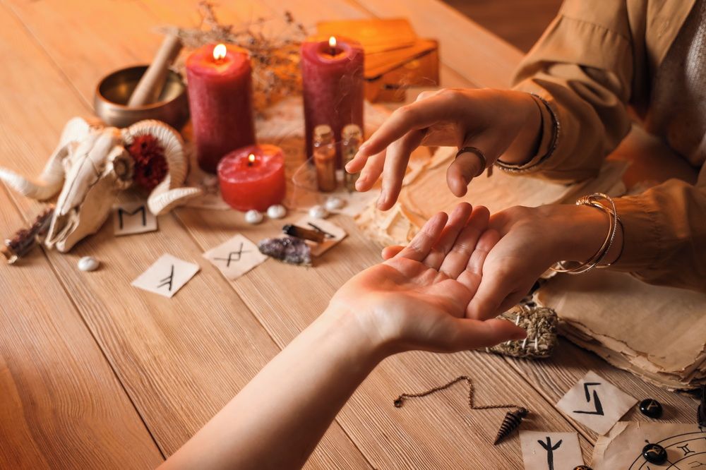 Detail čar na dlani