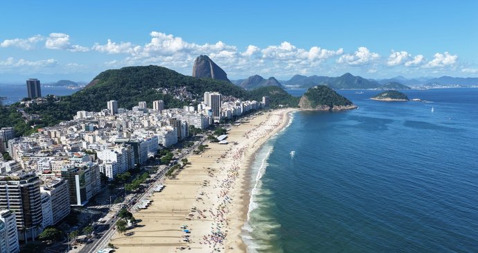 Stánek s občerstvením na pláži Copacabana