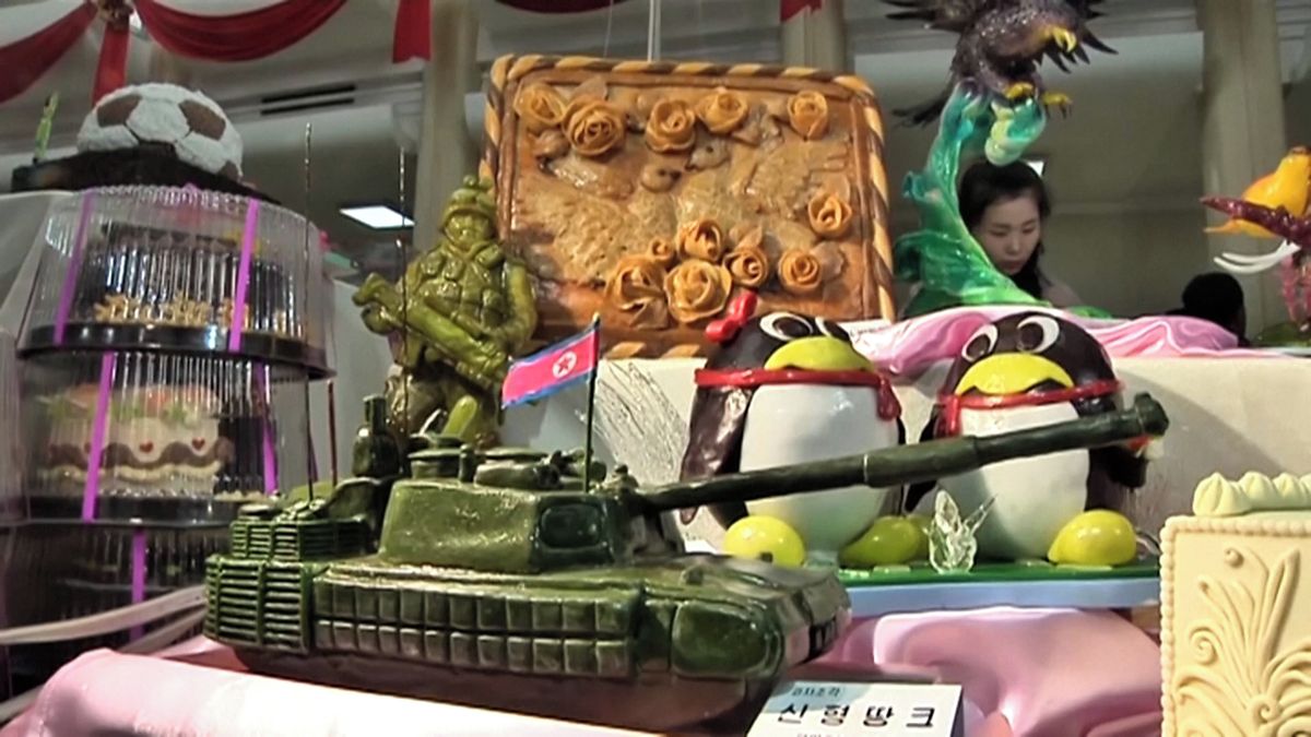 Severokorejské dorty ve tvaru vojenské techniky