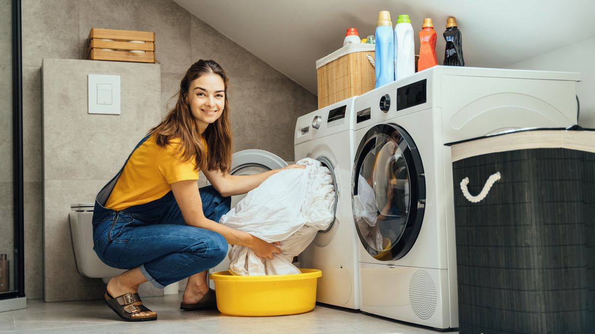 Pračka nastavená na 30 °C při praní prádla