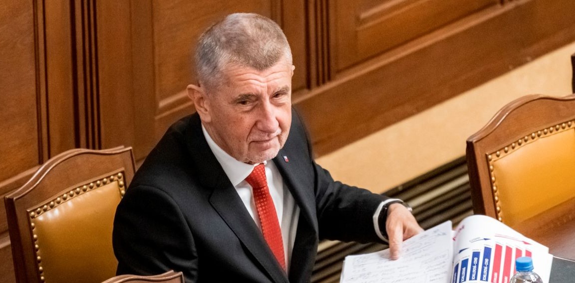 Babiš zuřil u pultíku a pustil se do opozice — Rakušanovi vmetl dvě slova o zločinu