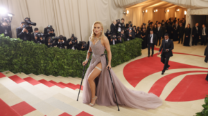 Lindsey Vonn vstala ze židle na Met Gale — co následovalo, tím ztichl celý sál