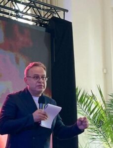 Moravec spustil vlastní pořad — ČT mu za to chce dát smluvní pokutu