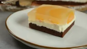 Tento jednoduchý a lahodný koláč kdysi pekly naše babičky