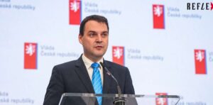 Všechny státy vědí, kdo pojede na summit NATO — jen Česko hraje macinkiádu