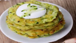Cuketové placky se smetanovým dipem – nejlepší letní recept