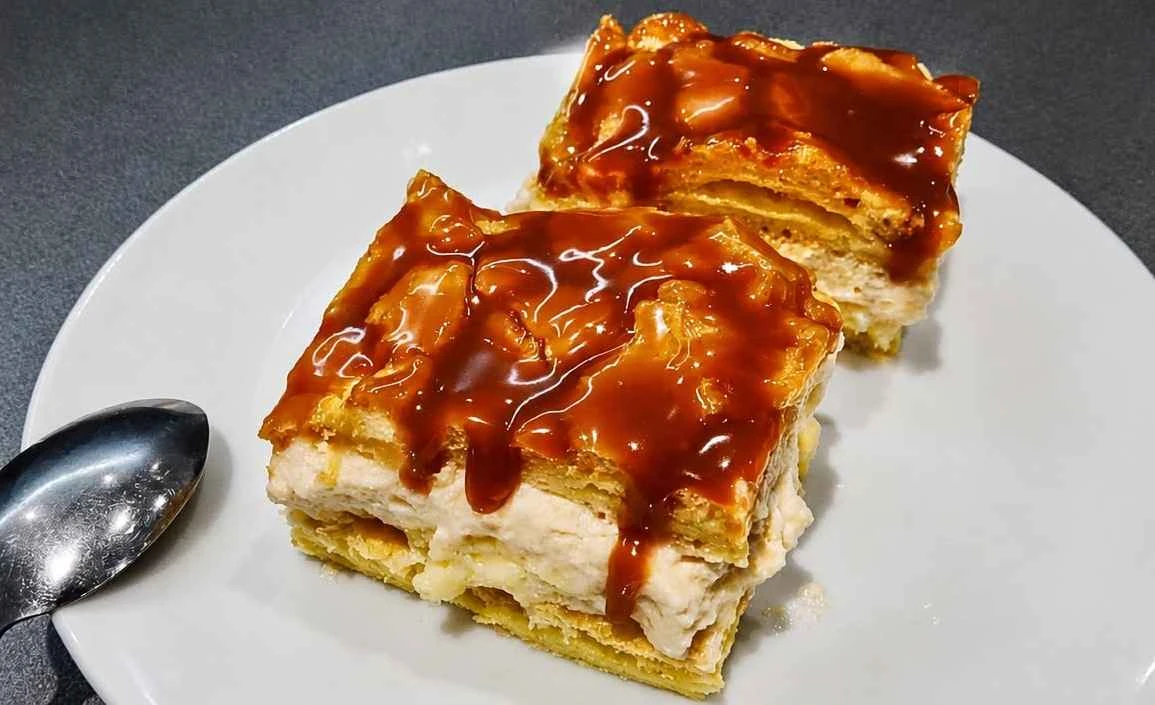 Veterník na plechu s karamelem – skvělý dezert celé rodiny