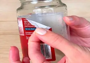 Jak odstranit etikety ze skleněných sklenic: 5 osvědčených metod