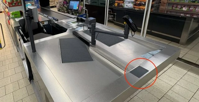 Černá podložka u pokladny: víte, k čemu opravdu slouží?