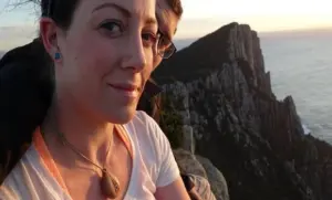 Skryl zásnubní prsten do dřevěného přívěsku: Nosila ho měsíce a netušila!