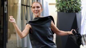 Céline Dion (58) překonává bolest: nové fotky z Paříže ukazují, jak ji podpírají! Co se za jejími úsměvy fanouškům skrývá?