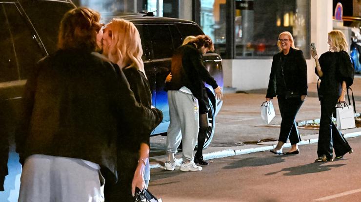 Dara Rolins a Pavel Nedvěd sa na verejnosti neudržali: vášnivé bozky pred hosťami