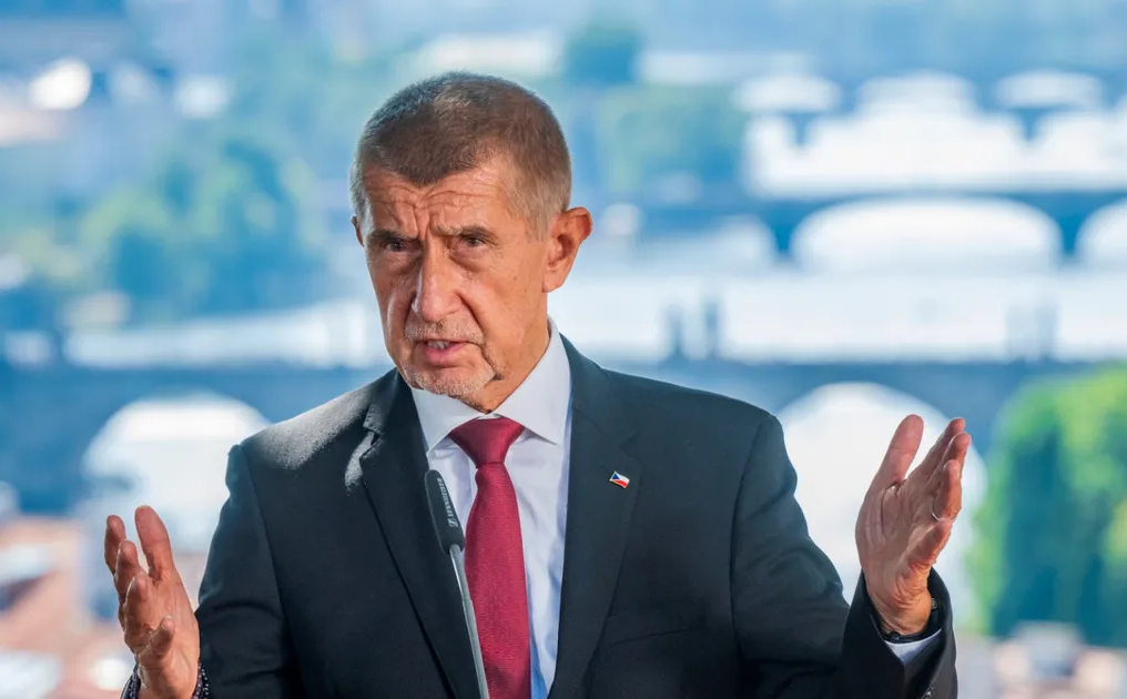 Babišova vláda schválila schodek 389 miliard. Co to znamená pro vaše důchody?