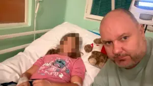 Epidemie salmonely: Jaroslav sedí u lůžka nemocné dcery (9) a chce vědět, kdo za to může! Sestřičky z Bulovky přirovnaly nápor k covidu