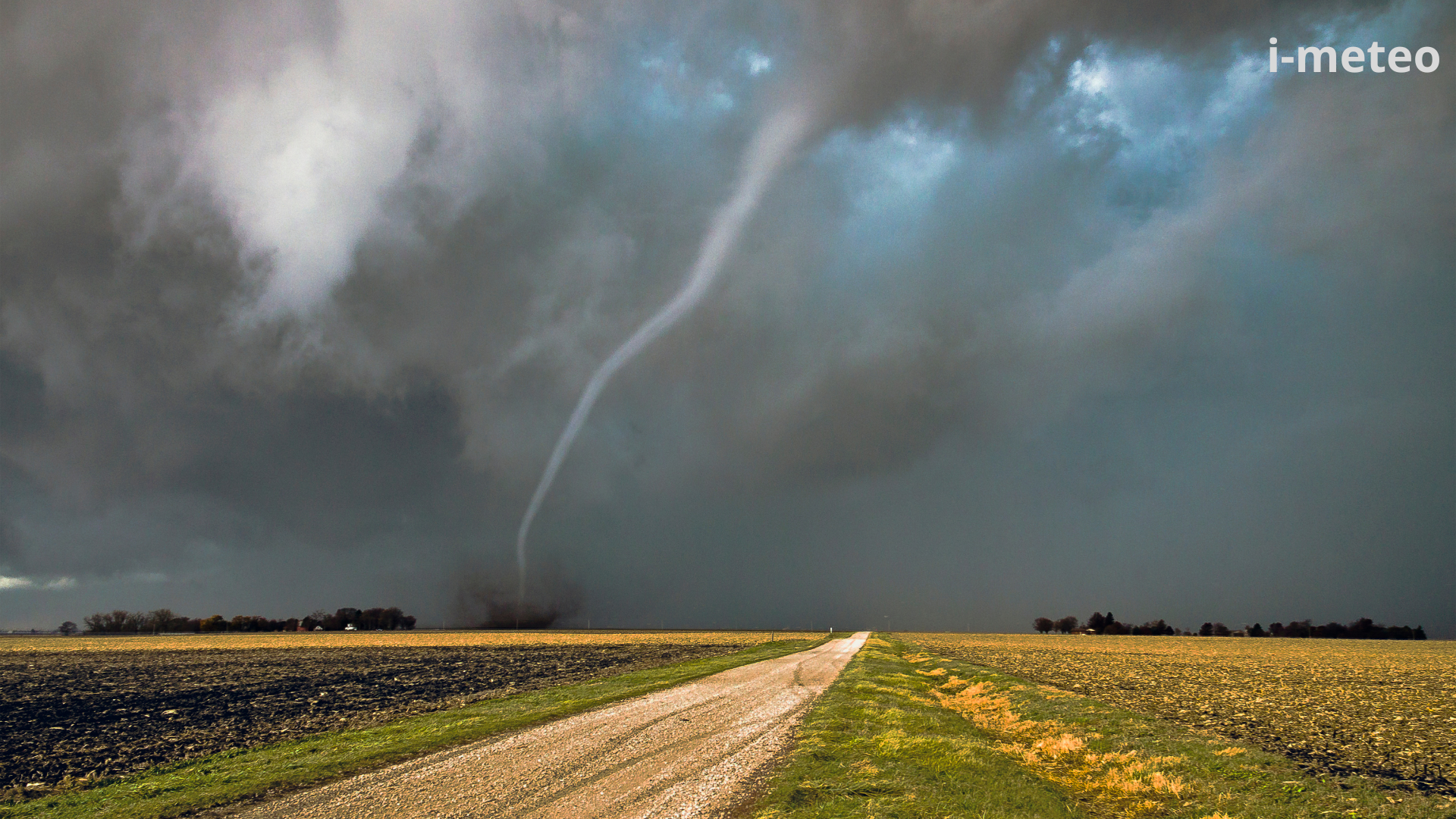 Meteorologové varují před supercellou a tornádem v Česku: Kdy udeří bouřky
