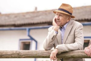 Petr Nárožný je znovu v nemocnici a mluví o odchodu: Trápí ho časté pády