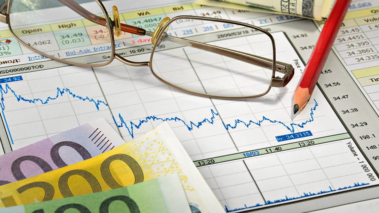 Podvodníci vylákali z mladé ženy z Přerovska přes 100 tisíc korun kvůli balíčku
