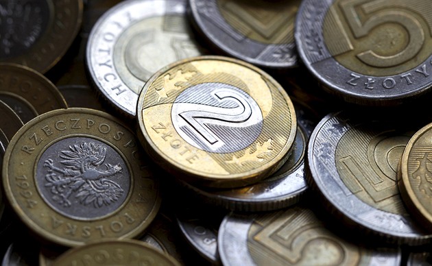 Polský pár vyhodil s komodou životní úspory: nálezci nyní hrozí vězení