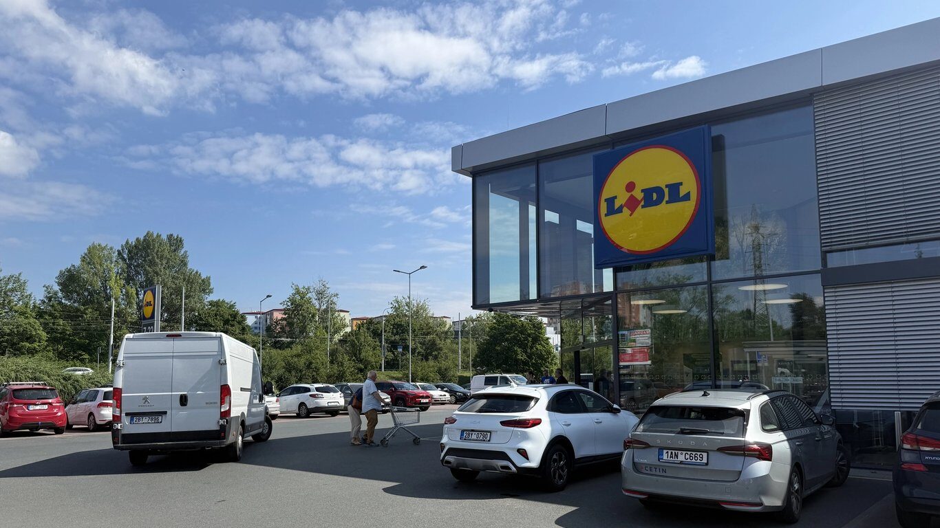 Salmonela v kuřecím mase z Lidlu. Inspekce stáhla další šarži z prodeje