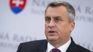 SNS chce dať 200 eur na školské potreby: komu by príspevok pomohol