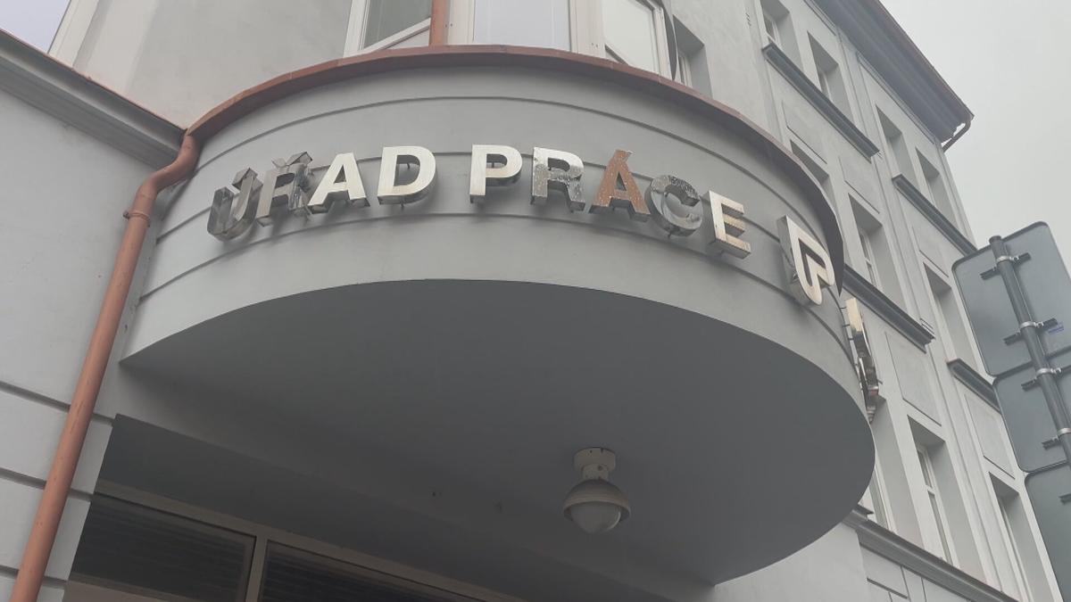 Vláda chce snížit podporu v nezaměstnanosti po rodičovské. Koho se to dotkne nejvíc?