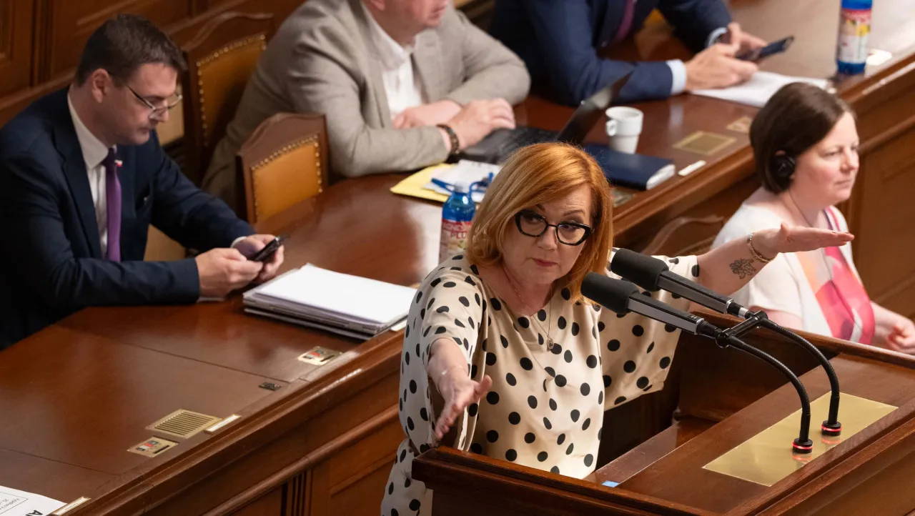 Vláda rozhodne o důchodech do konce září. Mohlo by přibýt víc než 300 korun?