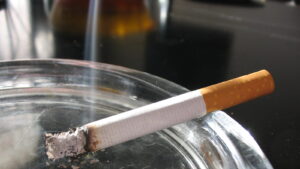 Cigarety ničí i kosti: Lékaři odhalili, co kouření dělá se skeletem! Tohle o cigaretách většina lidí vůbec netuší