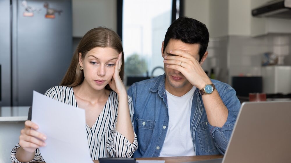 Hypoteční sazby vyskočily na 5,79 %. Největší skok od dubna a rodiče riskují vlastní úspory, aby dětem zaplatili bydlení!