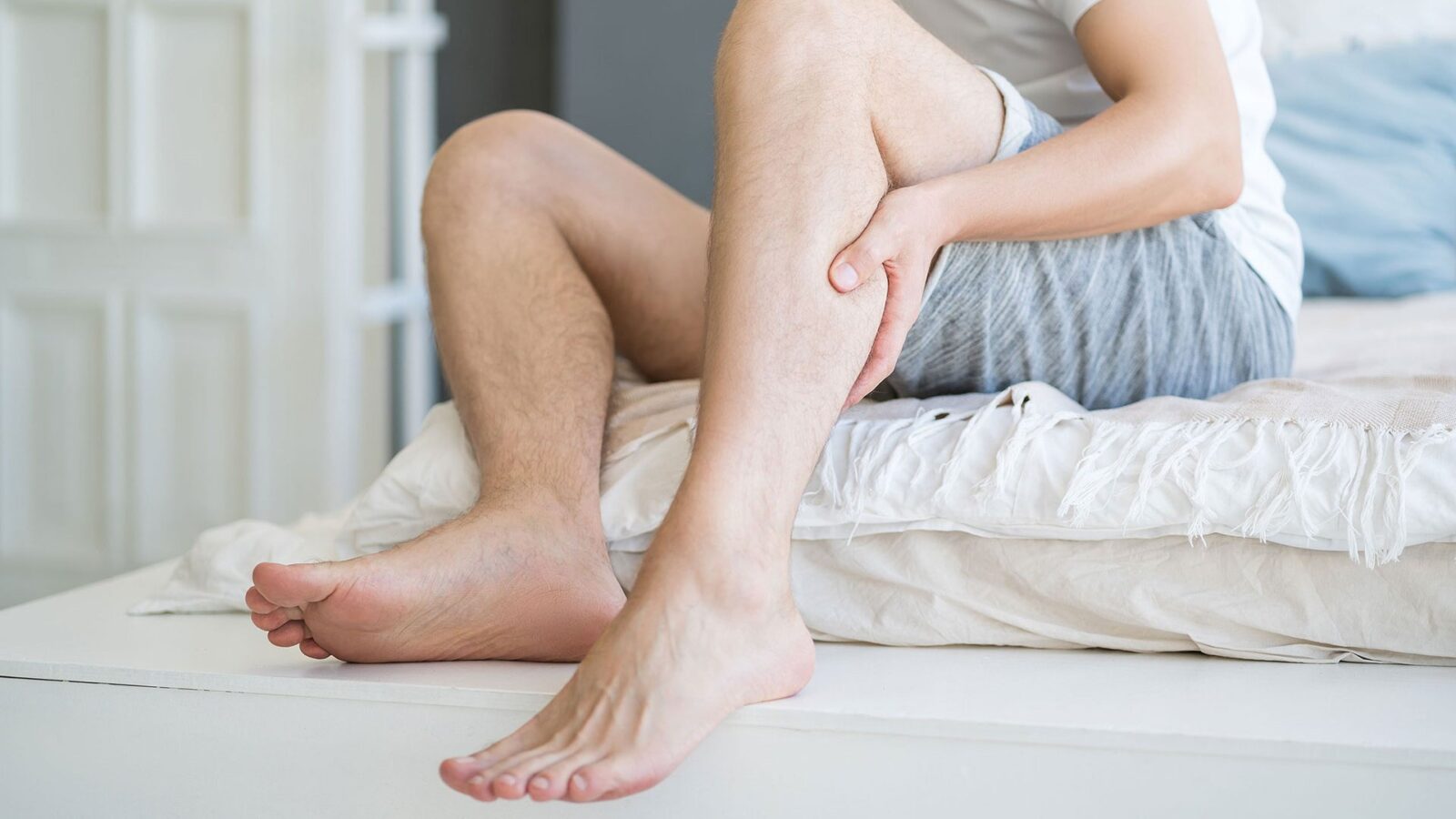 Křeč v lýtku v noci může být příznak vážné nemoci! Lékárnice prozradila, kdy to rozhodně nepodceňovat