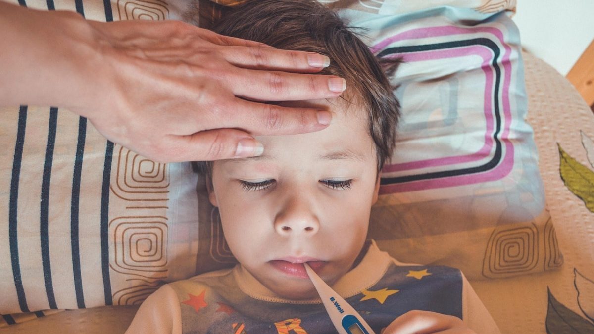 Nemocné dítě doma: kolik dostanete od státu a jak dlouho můžete zůstat?